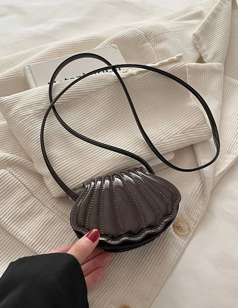 Shell Shoulder Bag (Chocolate)
