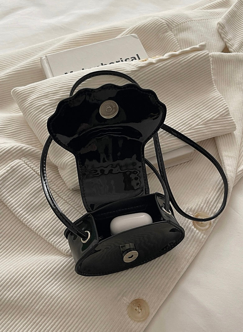Shell Shoulder Bag (Black)
