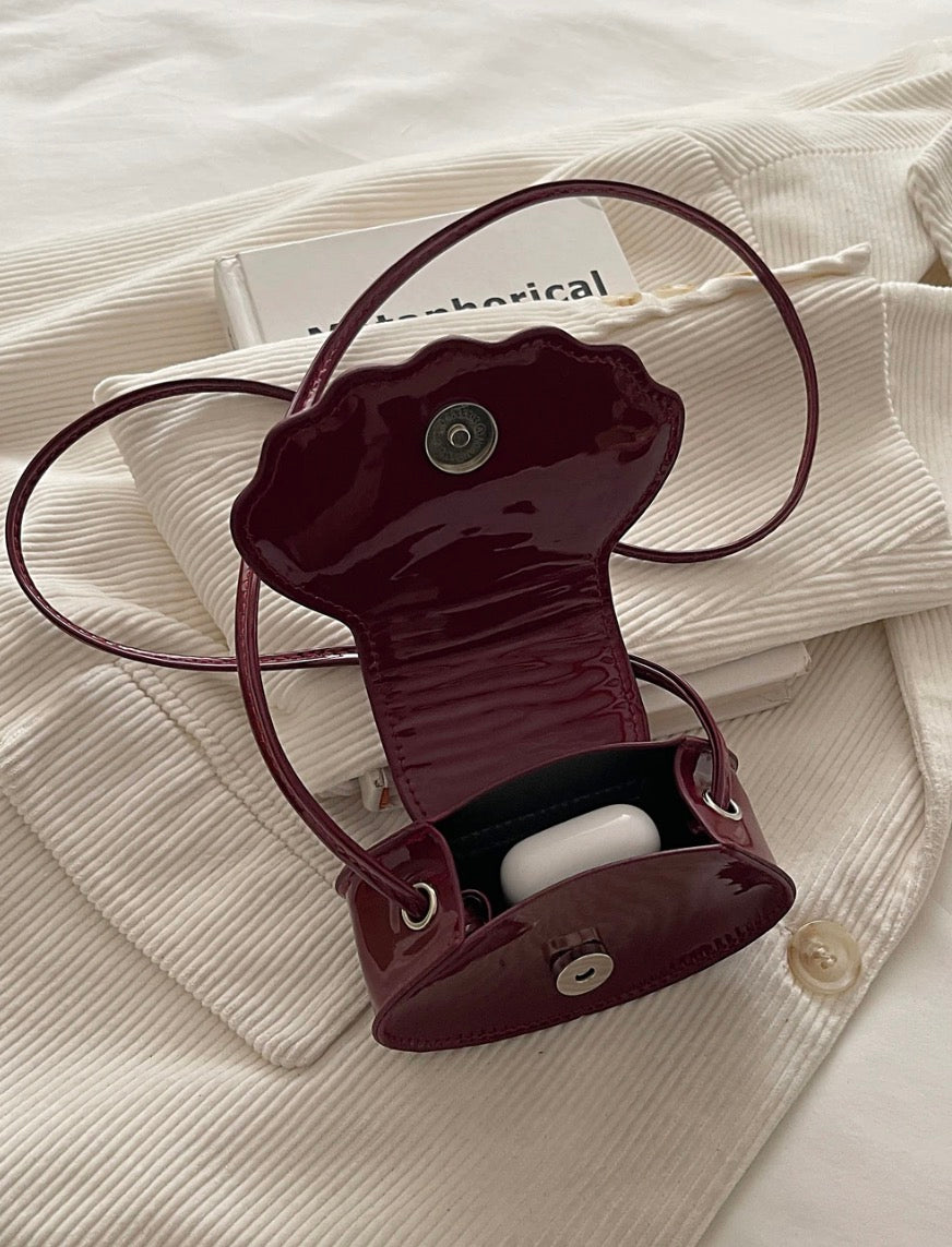 Shell Shoulder Bag (Burgundy)