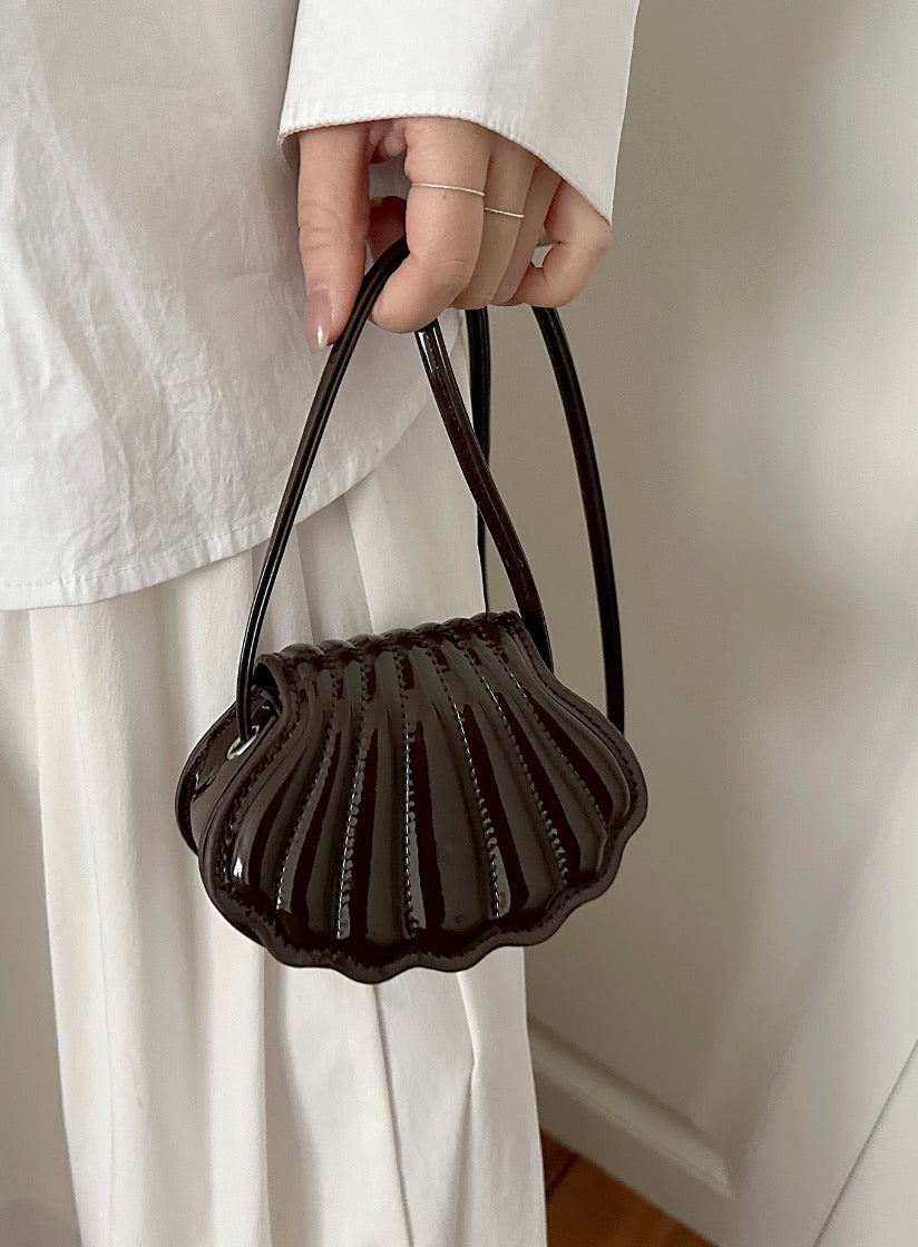 Shell Shoulder Bag (Chocolate)